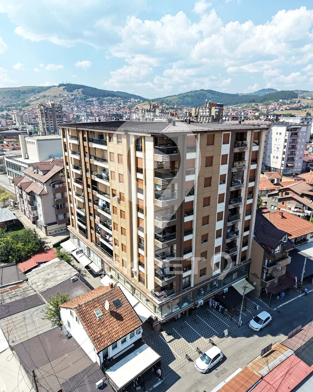 OPREMLJEN POSLOVNI PROSTOR 46m2 CENTAR — 1