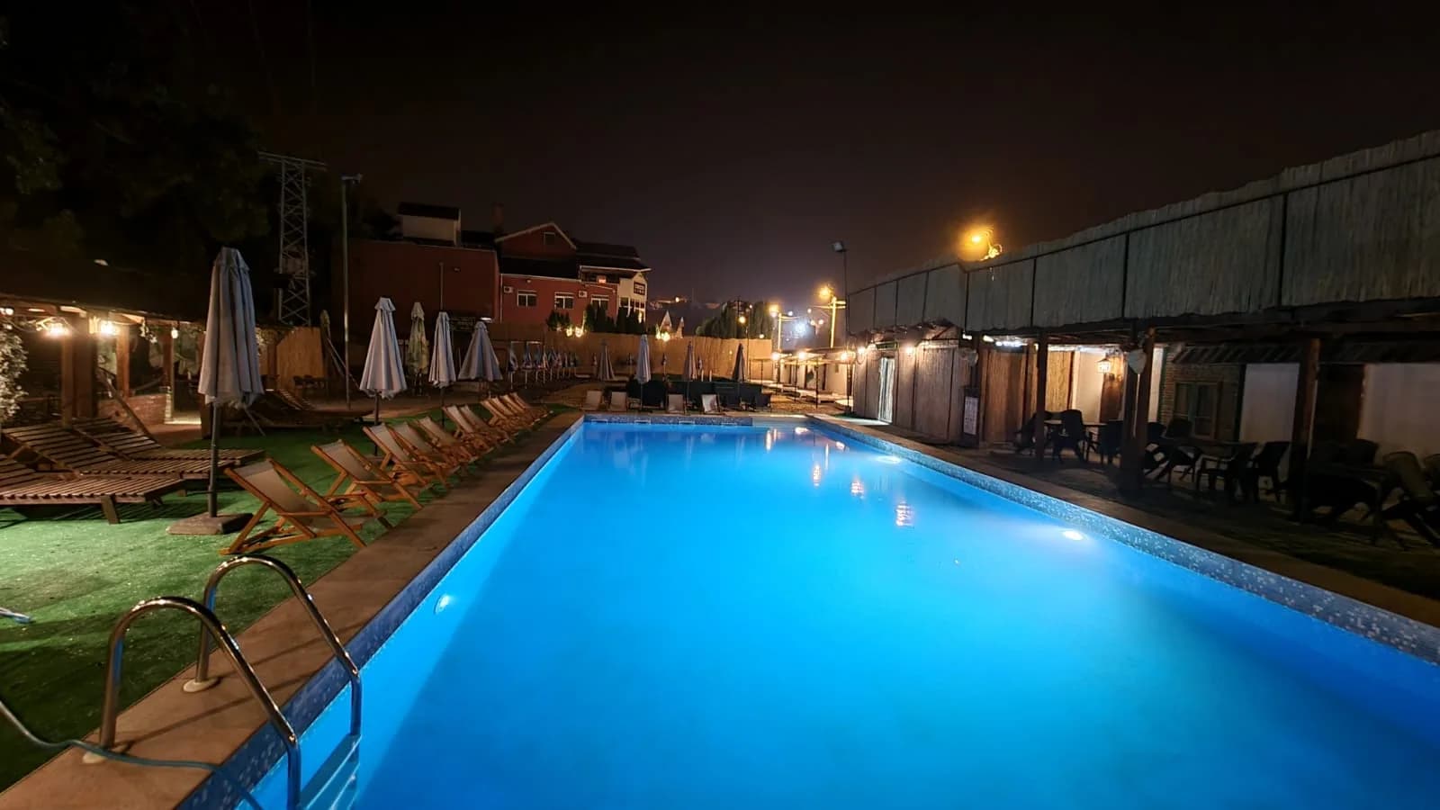 Plot 16.5 ares + 200m² restaurant + 4 swimming pools — 7