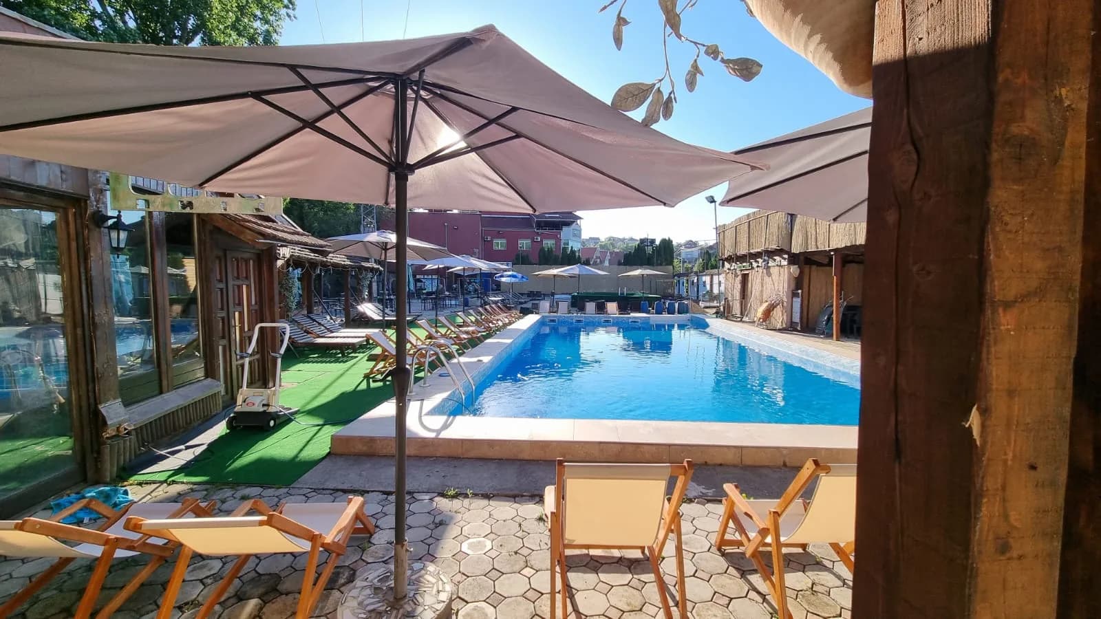 Plot 16.5 ares + 200m² restaurant + 4 swimming pools — 9