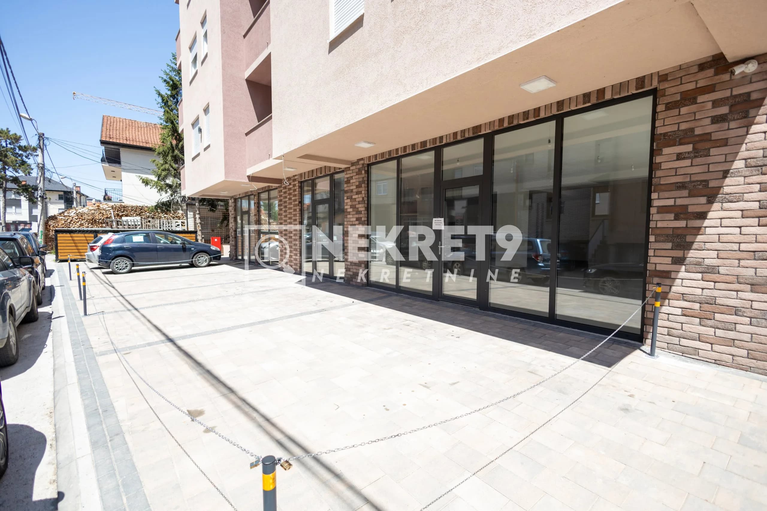 Poslovni prostor 180 + 70 m2 – Rasima Halilovića, Novi Pazar — 1