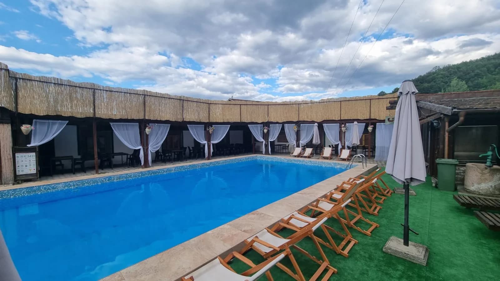 Plot 16.5 ares + 200m² restaurant + 4 swimming pools — 4