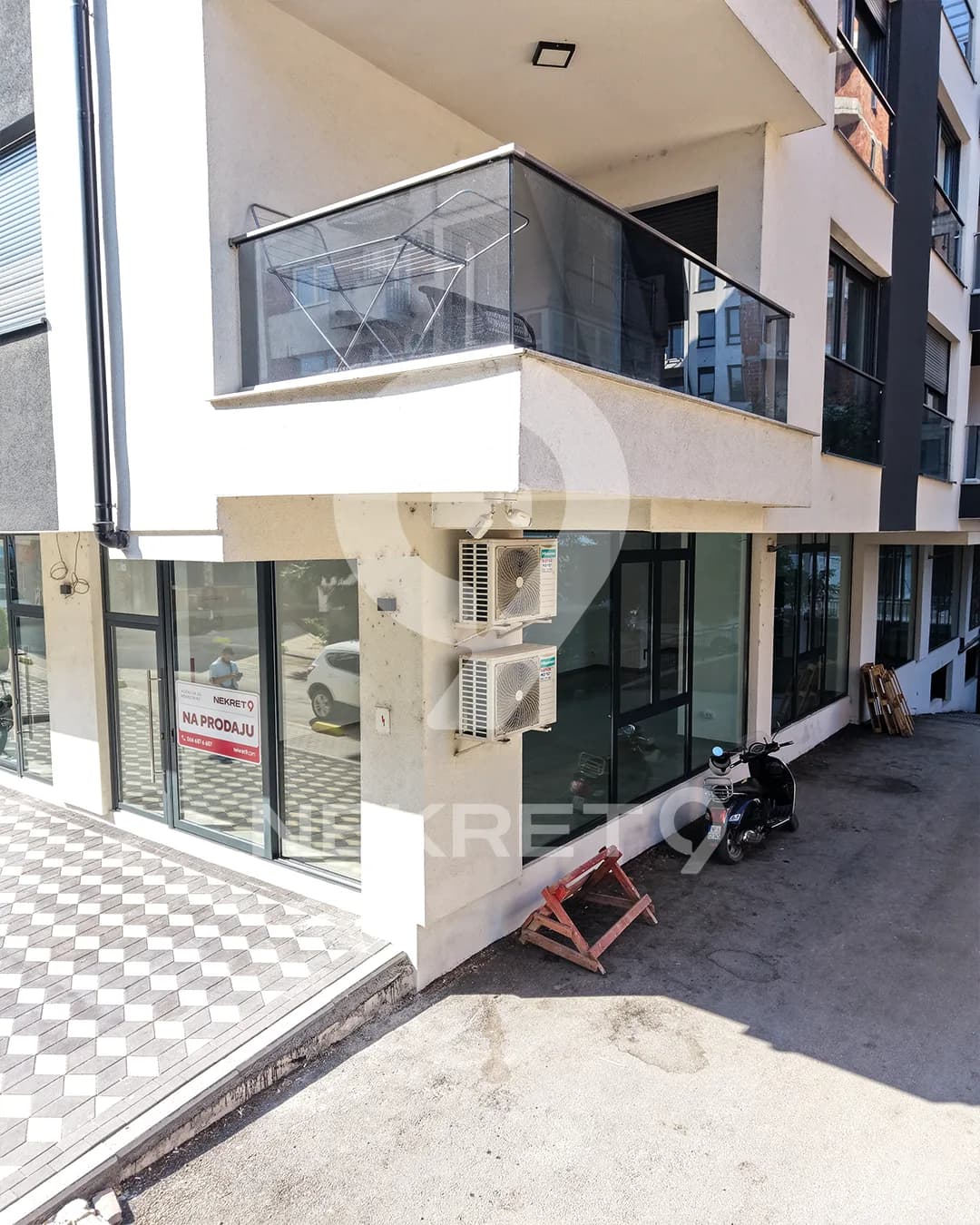 PREMISES 83 m² - HEART OF THE MARKET — 8