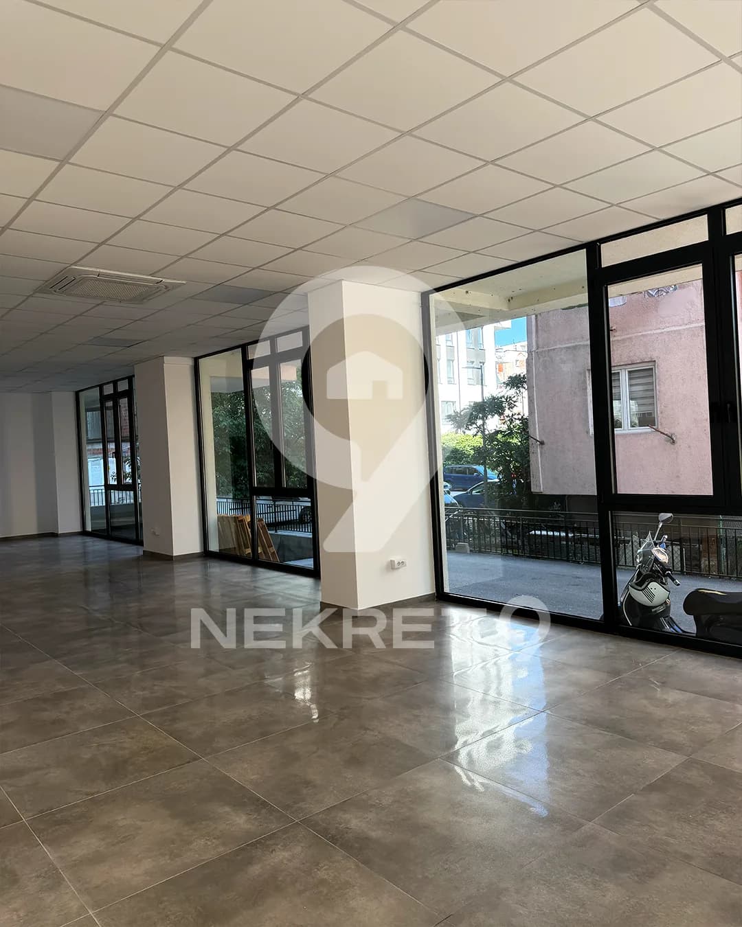 PREMISES 83 m² - HEART OF THE MARKET — 6